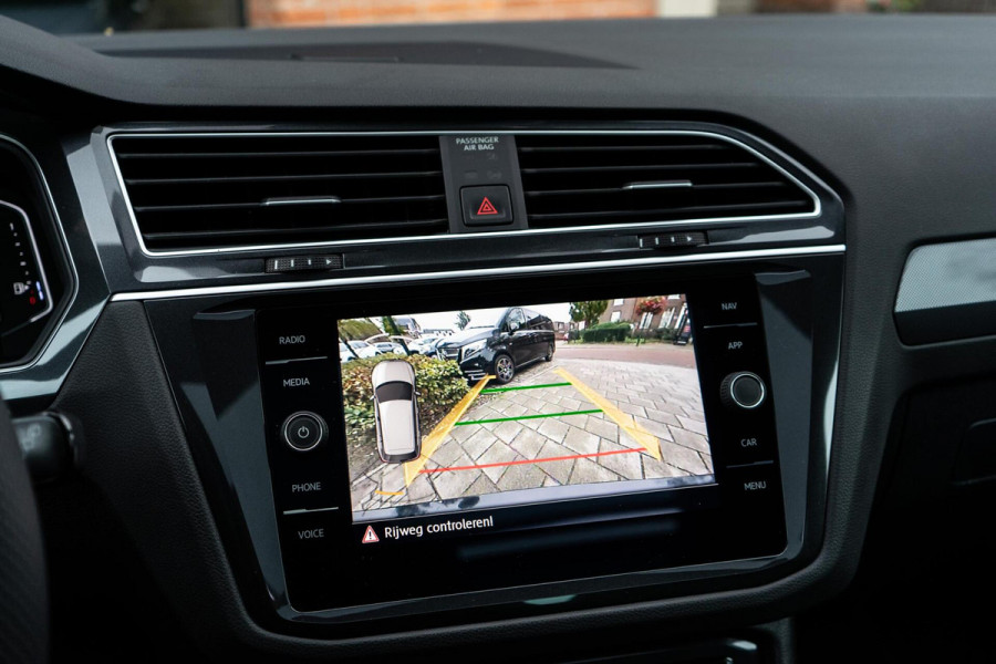 Volkswagen Tiguan 2.0 TSI 4Motion R-Line Pano / Trekhaak / Camera
