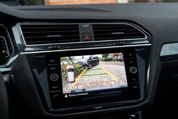 Volkswagen Tiguan 2.0 TSI 4Motion R-Line Pano / Trekhaak / Camera