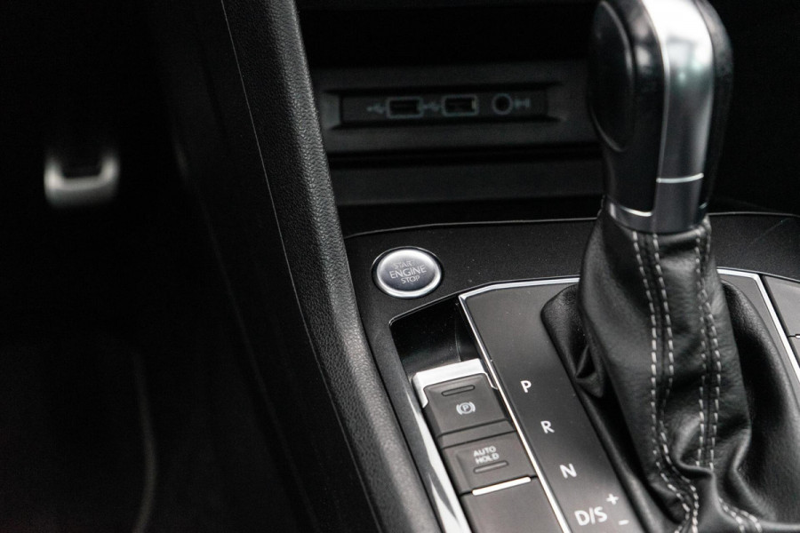 Volkswagen Tiguan 2.0 TSI 4Motion R-Line Pano / Trekhaak / Camera