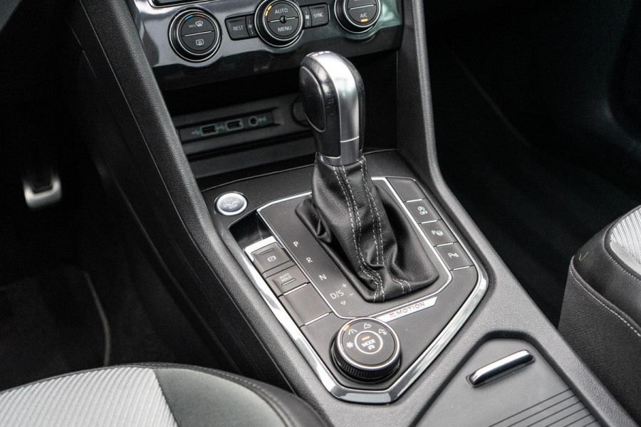 Volkswagen Tiguan 2.0 TSI 4Motion R-Line Pano / Trekhaak / Camera