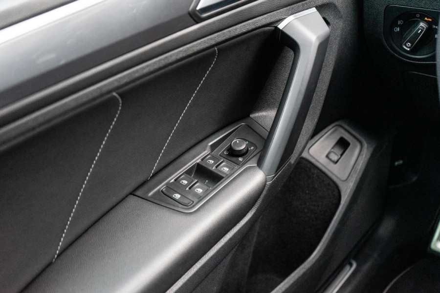 Volkswagen Tiguan 2.0 TSI 4Motion R-Line Pano / Trekhaak / Camera