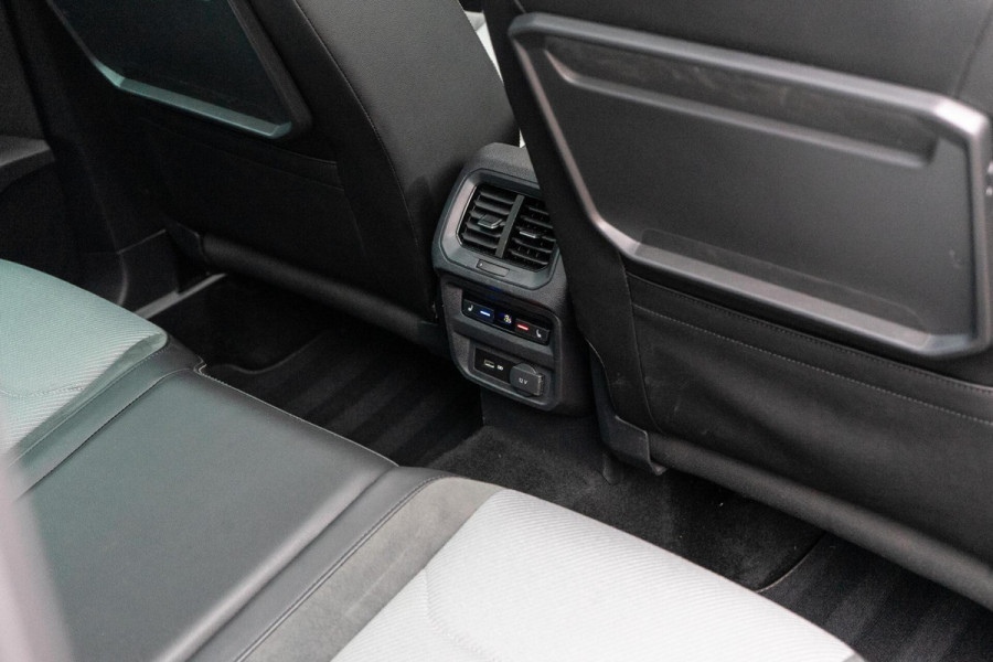 Volkswagen Tiguan 2.0 TSI 4Motion R-Line Pano / Trekhaak / Camera