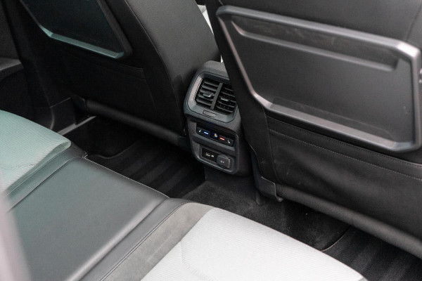 Volkswagen Tiguan 2.0 TSI 4Motion R-Line Pano / Trekhaak / Camera