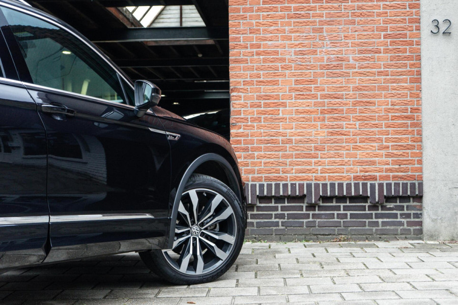 Volkswagen Tiguan 2.0 TSI 4Motion R-Line Pano / Trekhaak / Camera