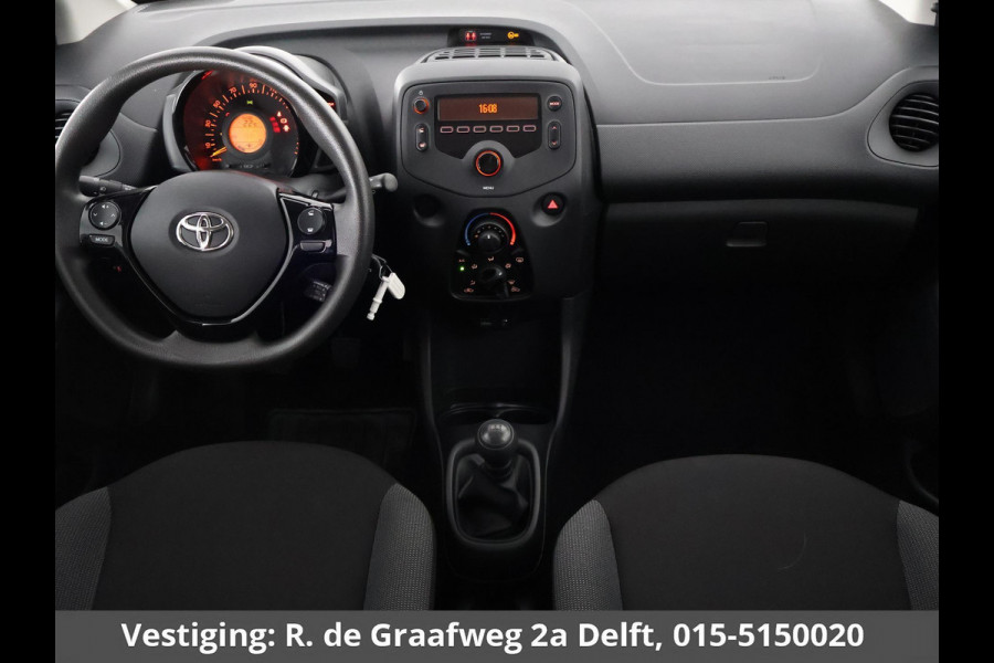 Toyota Aygo 1.0 VVT-i X-Fun Sport + Coral Red Pack | 1e eigenaar | Airco | Privacy Glass | Bluetooth