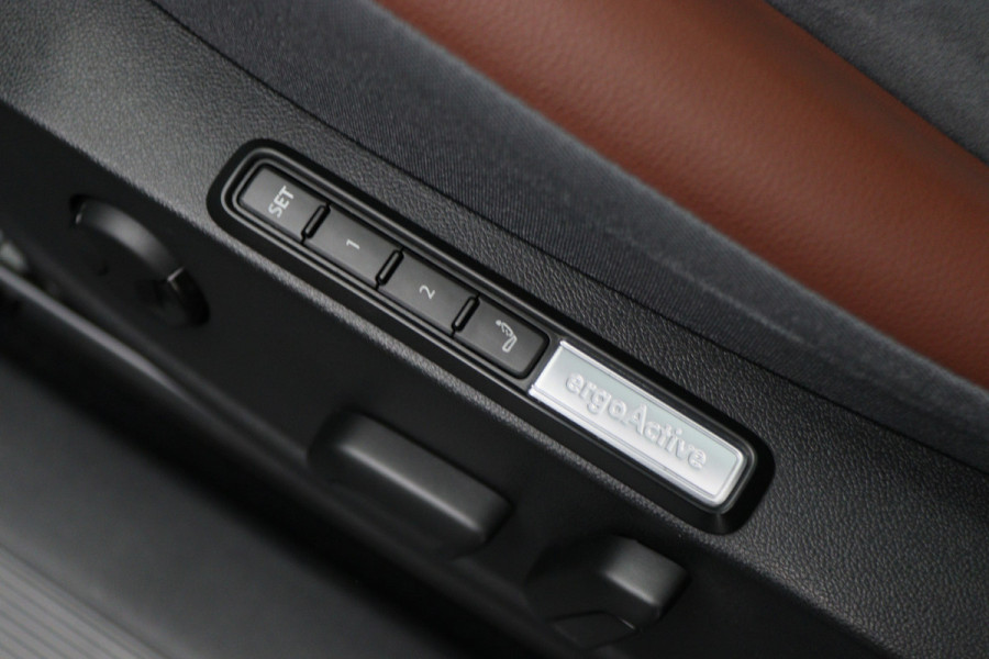 Volkswagen ID.4 First Max 77 kWh Panoramadak, Head-Up, 360° Camera, Travel Assist, Memory, Sfeerverlichting, 21"