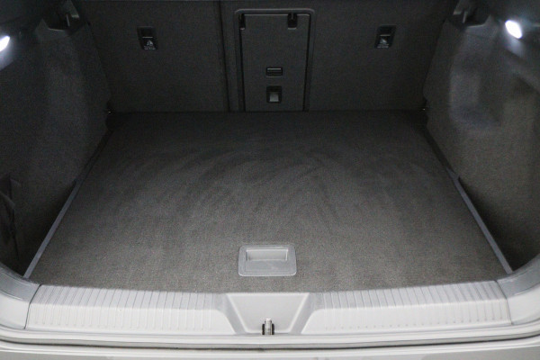 Volkswagen ID.4 First Max 77 kWh Panoramadak, Head-Up, 360° Camera, Travel Assist, Memory, Sfeerverlichting, 21"