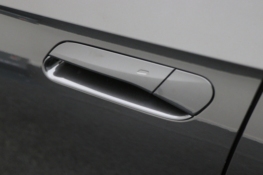 Volkswagen ID.4 First Max 77 kWh Panoramadak, Head-Up, 360° Camera, Travel Assist, Memory, Sfeerverlichting, 21"