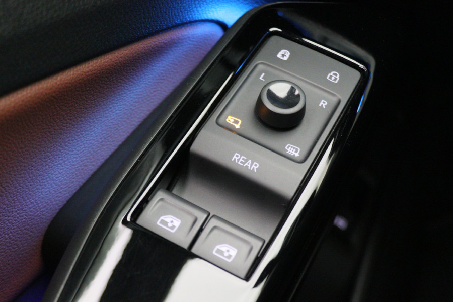 Volkswagen ID.4 First Max 77 kWh Panoramadak, Head-Up, 360° Camera, Travel Assist, Memory, Sfeerverlichting, 21"