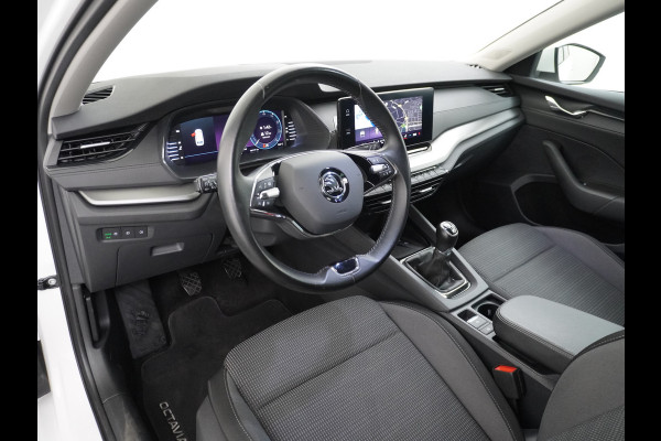 Škoda Octavia Combi T 111PK Apple Carplay Android Trekhaak Virtual Cockpit Elek.Achtreklep Pdc Navi Ecc Cruise Control Business Edition Stoel+Stuurverwarming Lmv Sunset DAB Led  Keyless 1e Eigenaar Origineel Nederlandse Auto 1300kg trekvermogen