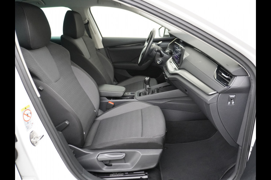 Škoda Octavia Combi T 111PK Apple Carplay Android Trekhaak Virtual Cockpit Elek.Achtreklep Pdc Navi Ecc Cruise Control Business Edition Stoel+Stuurverwarming Lmv Sunset DAB Led  Keyless 1e Eigenaar Origineel Nederlandse Auto 1300kg trekvermogen