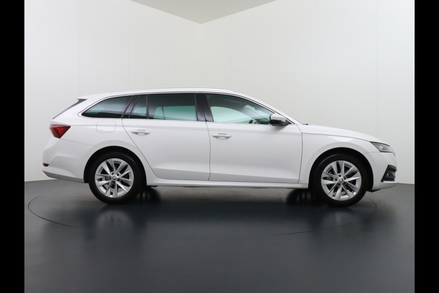 Škoda Octavia Combi T 111PK Apple Carplay Android Trekhaak Virtual Cockpit Elek.Achtreklep Pdc Navi Ecc Cruise Control Business Edition Stoel+Stuurverwarming Lmv Sunset DAB Led  Keyless 1e Eigenaar Origineel Nederlandse Auto 1300kg trekvermogen