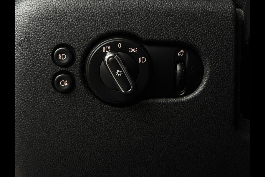 MINI Cabrio 1.5 Cooper Chili Serious Business Harman & Kardon - HUD - Stoelverwarming - Navi -