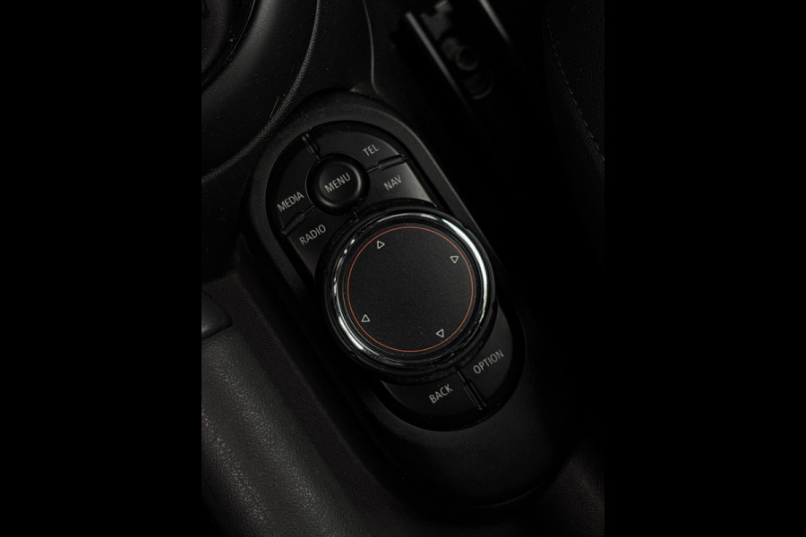 MINI Cabrio 1.5 Cooper Chili Serious Business Harman & Kardon - HUD - Stoelverwarming - Navi -