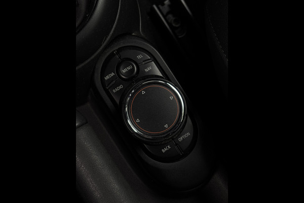 MINI Cabrio 1.5 Cooper Chili Serious Business Harman & Kardon - HUD - Stoelverwarming - Navi -