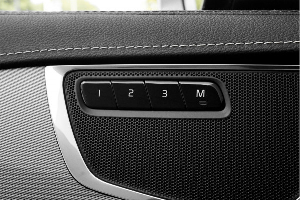 Volvo XC90 2.0 D5 AWD R-Design 7-Pers Leder Pano Trekhaak