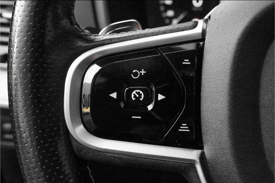Volvo XC90 2.0 D5 AWD R-Design 7-Pers Leder Pano Trekhaak