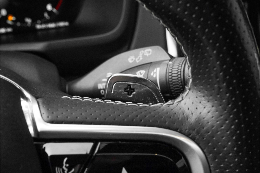 Volvo XC90 2.0 D5 AWD R-Design 7-Pers Leder Pano Trekhaak