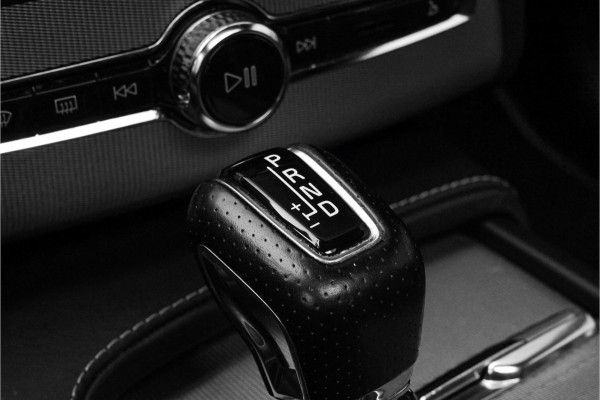 Volvo XC90 2.0 D5 AWD R-Design 7-Pers Leder Pano Trekhaak
