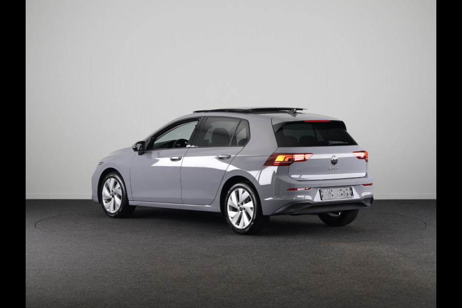 Volkswagen Golf 1.5 TSI Life Edition 115 PK | Verlengde garantie | Panorama dak | Navigatie via app | Stoel- en stuurverwarming |