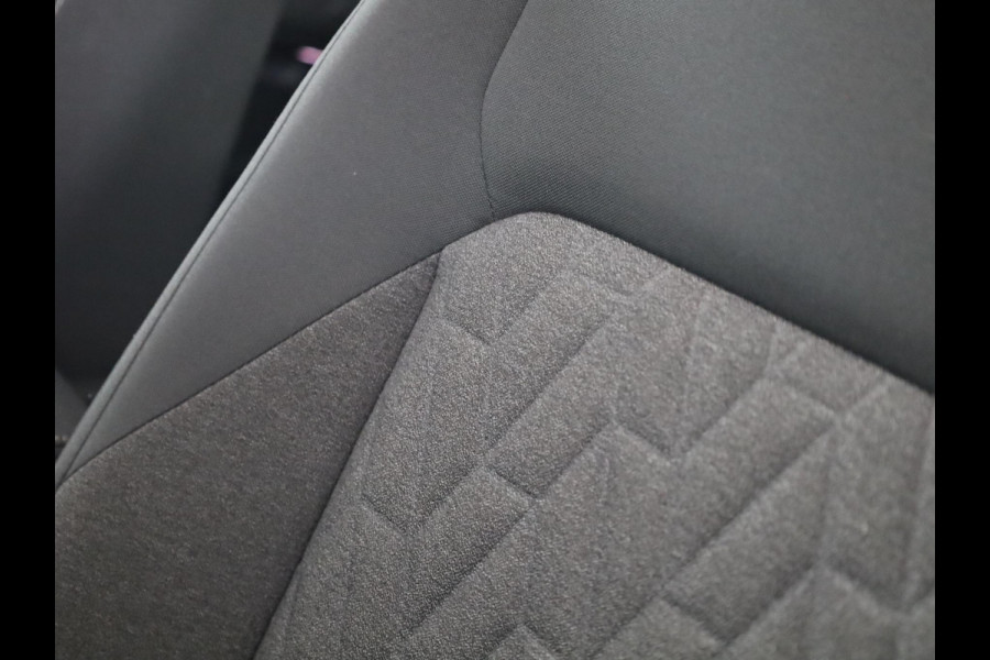 Volkswagen Golf 1.5 TSI Life Edition 115 PK | Verlengde garantie | Panorama dak | Navigatie via app | Stoel- en stuurverwarming |