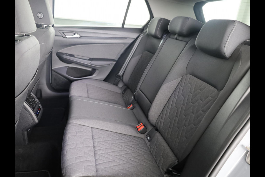 Volkswagen Golf 1.5 TSI Life Edition 115 PK | Verlengde garantie | Panorama dak | Navigatie via app | Stoel- en stuurverwarming |