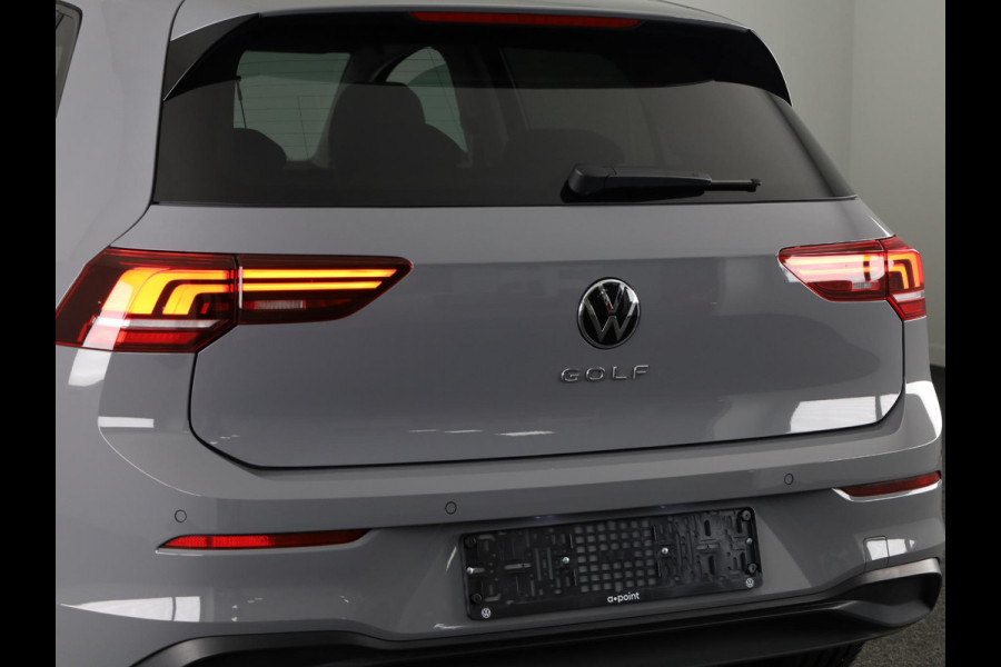 Volkswagen Golf 1.5 TSI Life Edition 115 PK | Verlengde garantie | Panorama dak | Navigatie via app | Stoel- en stuurverwarming |