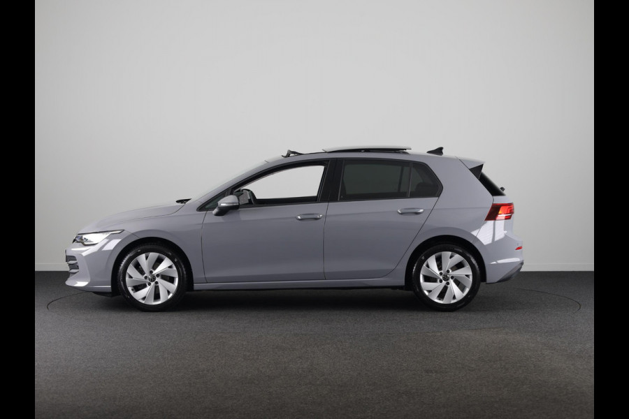 Volkswagen Golf 1.5 TSI Life Edition 115 PK | Verlengde garantie | Panorama dak | Navigatie via app | Stoel- en stuurverwarming |