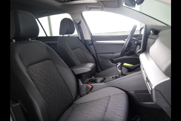 Volkswagen Golf 1.5 TSI Life Edition 115 PK | Verlengde garantie | Panorama dak | Navigatie via app | Stoel- en stuurverwarming |