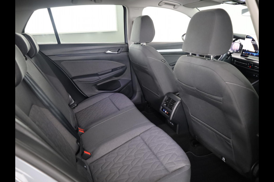 Volkswagen Golf 1.5 TSI Life Edition 115 PK | Verlengde garantie | Panorama dak | Navigatie via app | Stoel- en stuurverwarming |