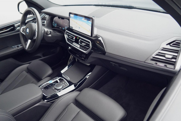 BMW iX3 High Executive Edition 80 kWh / M-Sport / 7.058 KM! / Pano / Leder / Incl. BTW / Camera / Navigatie / Stoelverw.
