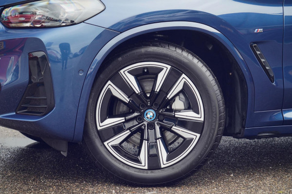 BMW iX3 High Executive Edition 80 kWh / M-Sport / 7.058 KM! / Pano / Leder / Incl. BTW / Camera / Navigatie / Stoelverw.