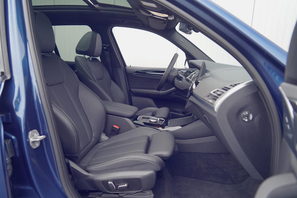 BMW iX3 High Executive Edition 80 kWh / M-Sport / 7.058 KM! / Pano / Leder / Incl. BTW / Camera / Navigatie / Stoelverw.