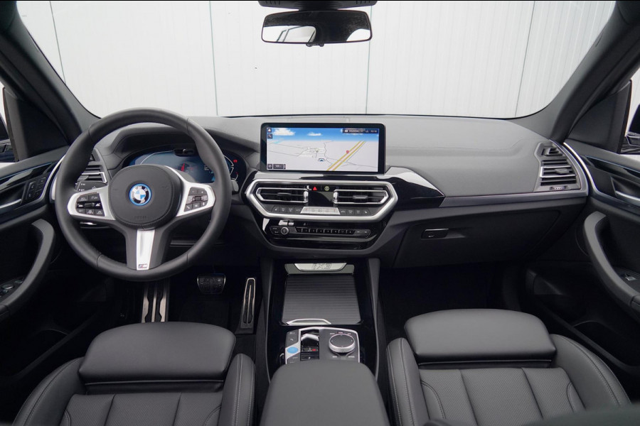 BMW iX3 High Executive Edition 80 kWh / M-Sport / 7.058 KM! / Pano / Leder / Incl. BTW / Camera / Navigatie / Stoelverw.