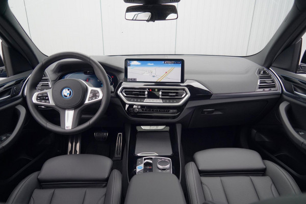 BMW iX3 High Executive Edition 80 kWh / M-Sport / 7.058 KM! / Pano / Leder / Incl. BTW / Camera / Navigatie / Stoelverw.