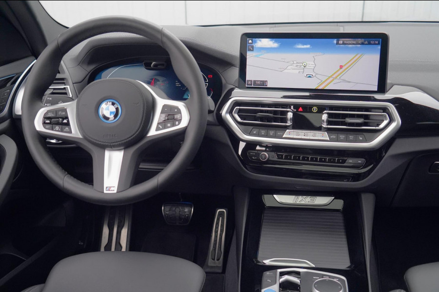 BMW iX3 High Executive Edition 80 kWh / M-Sport / 7.058 KM! / Pano / Leder / Incl. BTW / Camera / Navigatie / Stoelverw.