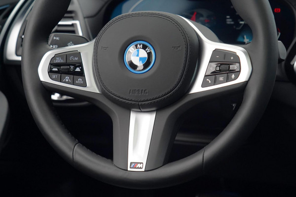 BMW iX3 High Executive Edition 80 kWh / M-Sport / 7.058 KM! / Pano / Leder / Incl. BTW / Camera / Navigatie / Stoelverw.