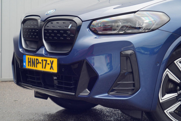 BMW iX3 High Executive Edition 80 kWh / M-Sport / 7.058 KM! / Pano / Leder / Incl. BTW / Camera / Navigatie / Stoelverw.