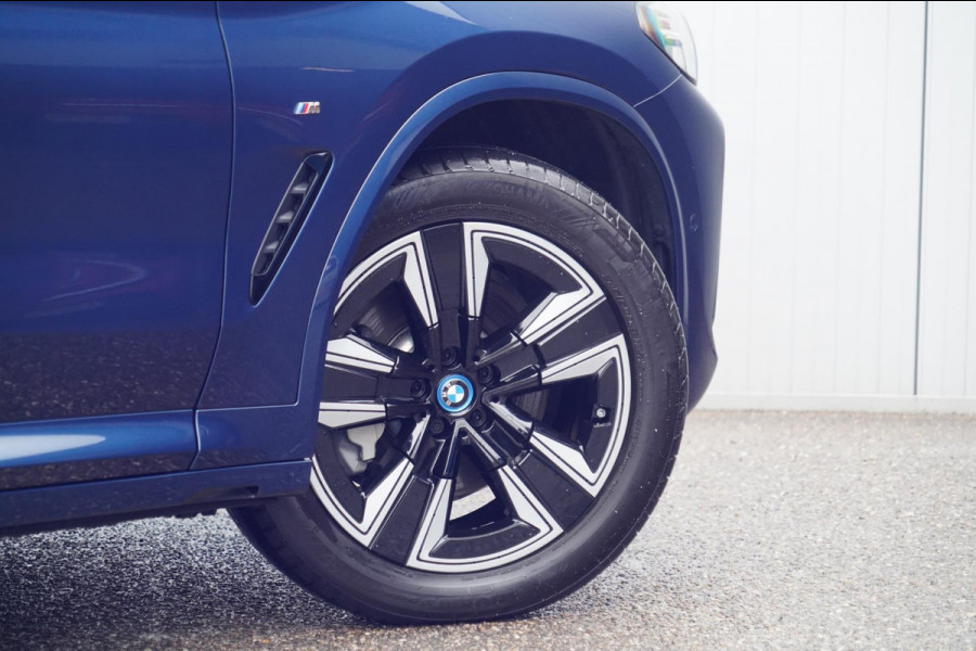 BMW iX3 High Executive Edition 80 kWh / M-Sport / 7.058 KM! / Pano / Leder / Incl. BTW / Camera / Navigatie / Stoelverw.