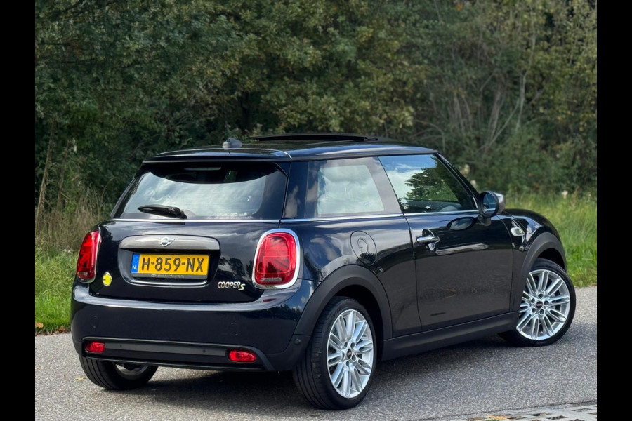 MINI Mini Electric Yours 33 kWh, panoramadak,lederen sportinterieur,camera, navigatie, 1 e eigenaar, nl auto met nap