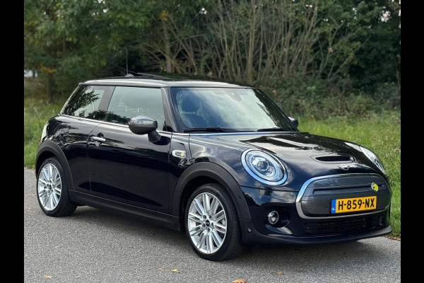 MINI Mini Electric Yours 33 kWh, panoramadak,lederen sportinterieur,camera, navigatie, 1 e eigenaar, nl auto met nap