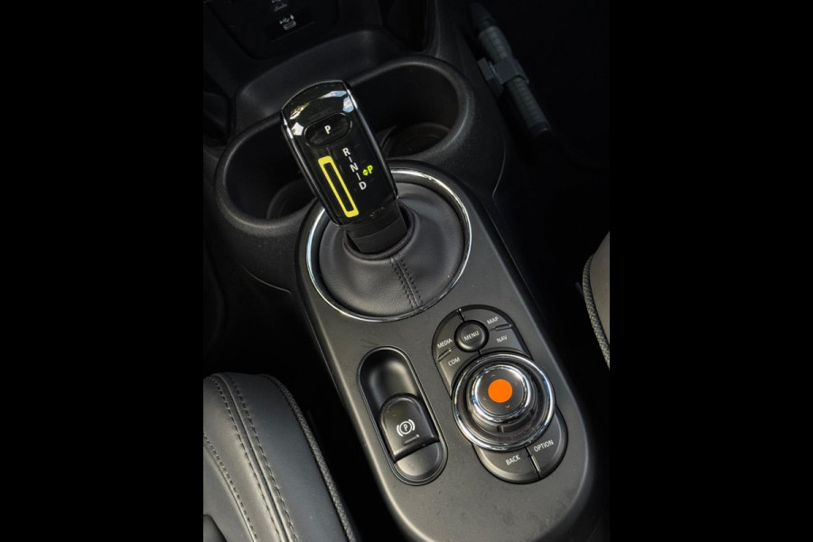 MINI Mini Electric Yours 33 kWh, panoramadak,lederen sportinterieur,camera, navigatie, 1 e eigenaar, nl auto met nap