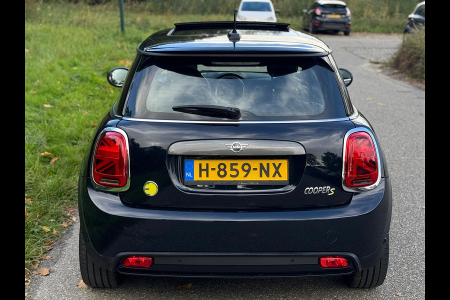 MINI Mini Electric Yours 33 kWh, panoramadak,lederen sportinterieur,camera, navigatie, 1 e eigenaar, nl auto met nap