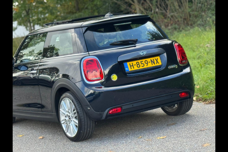 MINI Mini Electric Yours 33 kWh, panoramadak,lederen sportinterieur,camera, navigatie, 1 e eigenaar, nl auto met nap