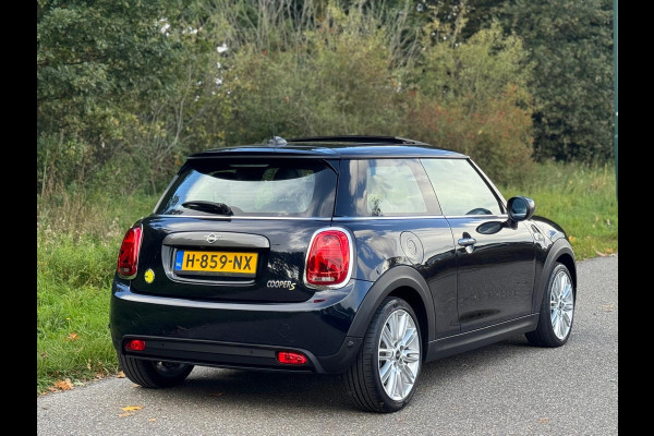 MINI Mini Electric Yours 33 kWh, panoramadak,lederen sportinterieur,camera, navigatie, 1 e eigenaar, nl auto met nap