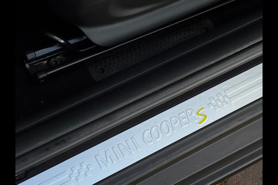 MINI Mini Electric Yours 33 kWh, panoramadak,lederen sportinterieur,camera, navigatie, 1 e eigenaar, nl auto met nap