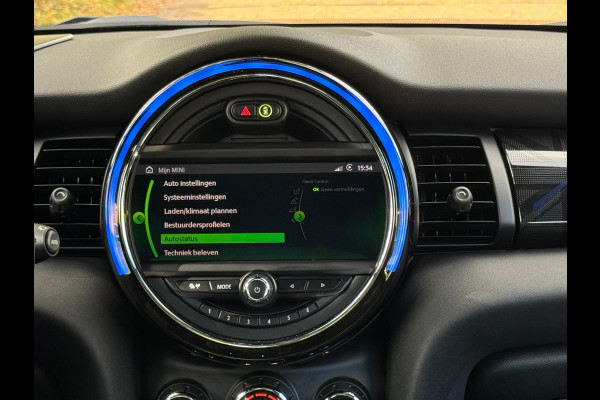 MINI Mini Electric Yours 33 kWh, panoramadak,lederen sportinterieur,camera, navigatie, 1 e eigenaar, nl auto met nap