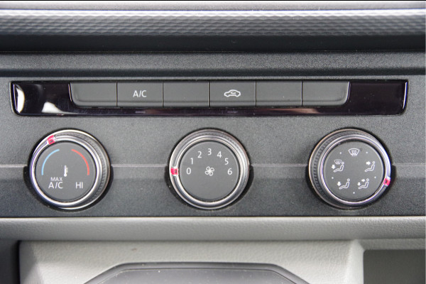 Volkswagen Transporter 2.0 TDI L2 DC 5P, 150PK AUT. LED, TREKHAAK, ADAPT. CRUISE, CAMERA, NAVI, AIRCO, PARKEERSENSOREN, DUBBELE CABINE, DUBBEL CABINE