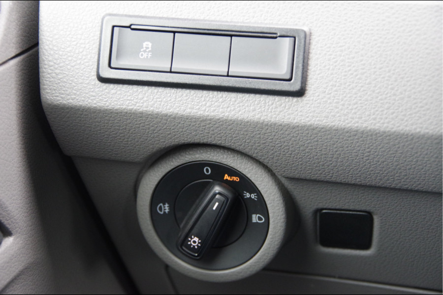 Volkswagen Transporter 2.0 TDI L2 DC 5P, 150PK AUT. LED, TREKHAAK, ADAPT. CRUISE, CAMERA, NAVI, AIRCO, PARKEERSENSOREN, DUBBELE CABINE, DUBBEL CABINE