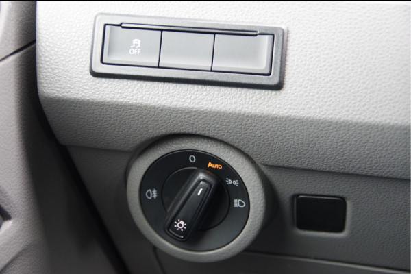 Volkswagen Transporter 2.0 TDI L2 DC 5P, 150PK AUT. LED, TREKHAAK, ADAPT. CRUISE, CAMERA, NAVI, AIRCO, PARKEERSENSOREN, DUBBELE CABINE, DUBBEL CABINE